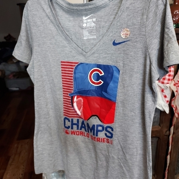 Nike Tee Chicago Champs 2016 World Series women's large tapered fit - Picture 11 of 13